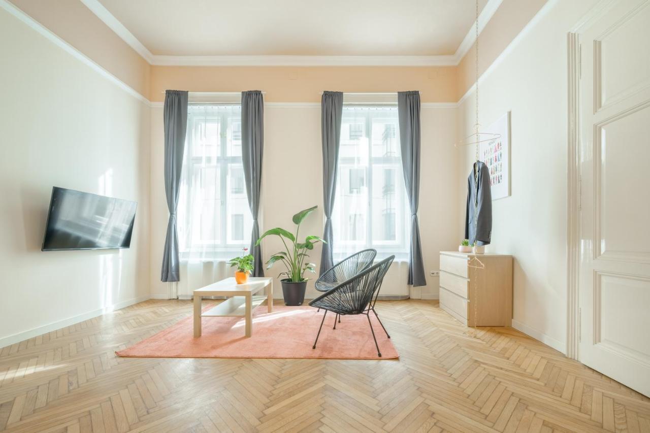 Best Seasons Andrassy ブダペスト エクステリア 写真
